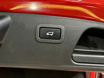 Jaguar E-Pace 1st Ed R-Dyn HUD MEM ACC Pano Merid Adapt.Susp