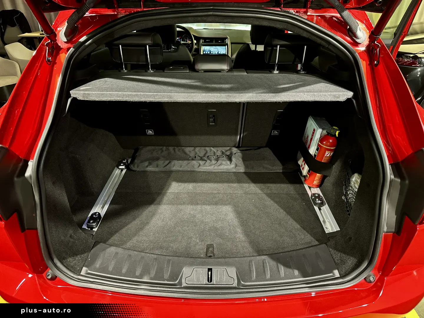 Jaguar E-Pace 1st Ed R-Dyn HUD MEM ACC Pano Merid Adapt.Susp