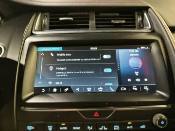Jaguar E-Pace 1st Ed R-Dyn HUD MEM ACC Pano Merid Adapt.Susp