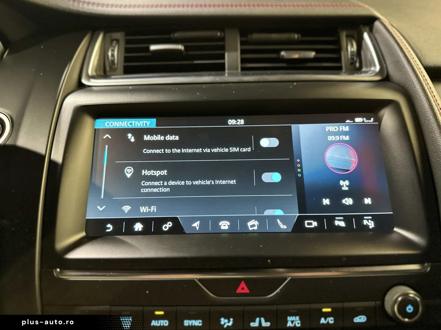 Jaguar E-Pace 1st Ed R-Dyn HUD MEM ACC Pano Merid Adapt.Susp