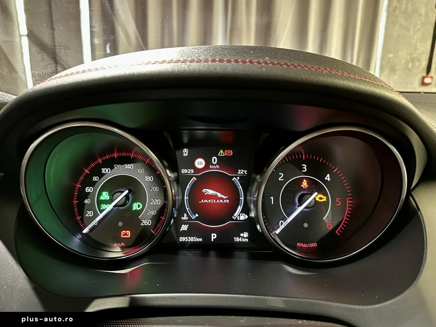 Jaguar E-Pace 1st Ed R-Dyn HUD MEM ACC Pano Merid Adapt.Susp