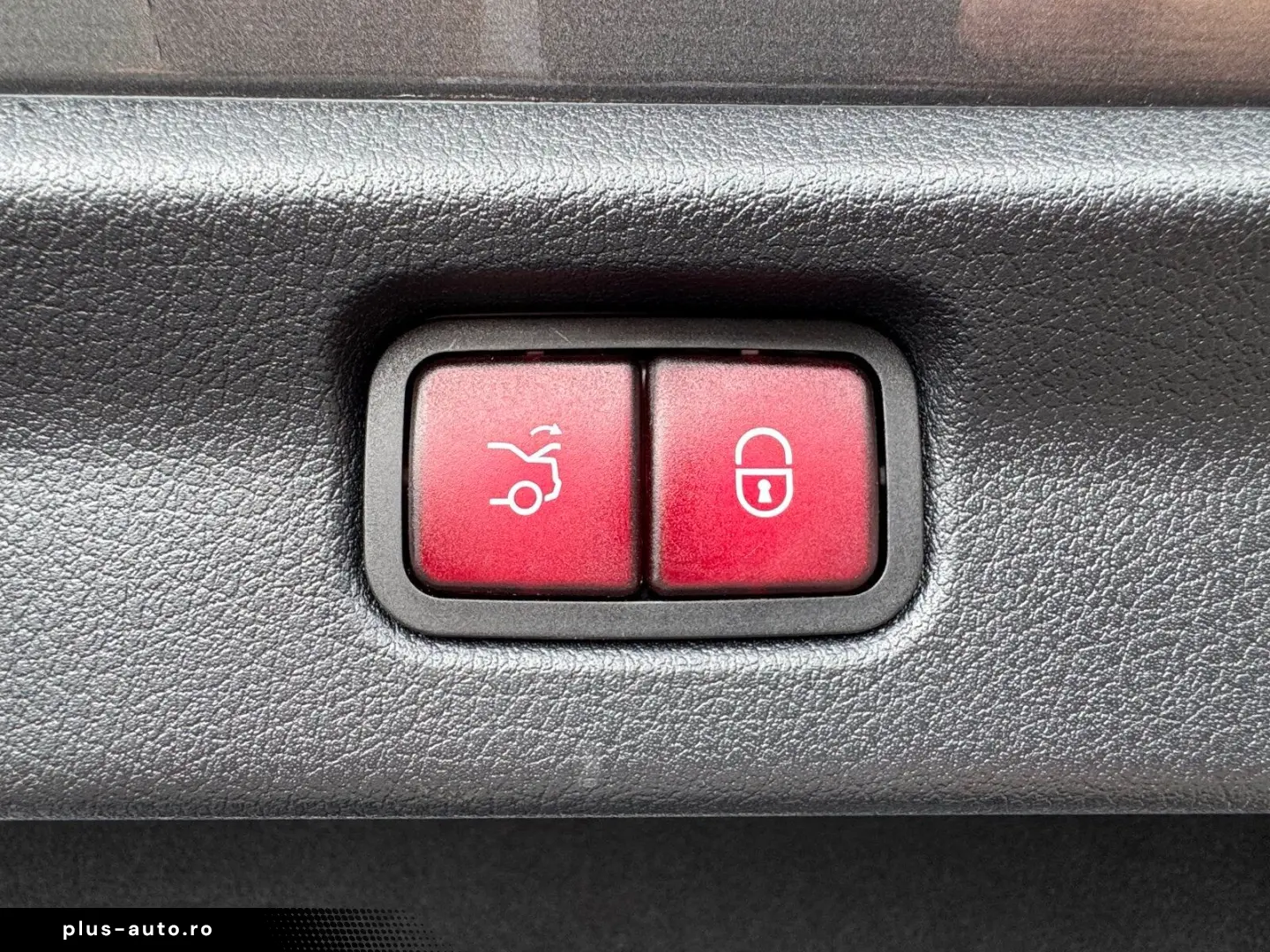 MERCEDES-BENZ EQE 300 AMG NAVI PANO LED KAM DISTR ME&hellip;