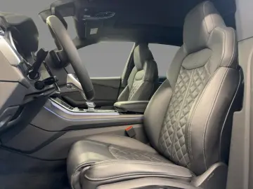 AUDI Q8 S line 50 3.0 TDI quattro AHK HuD Pano