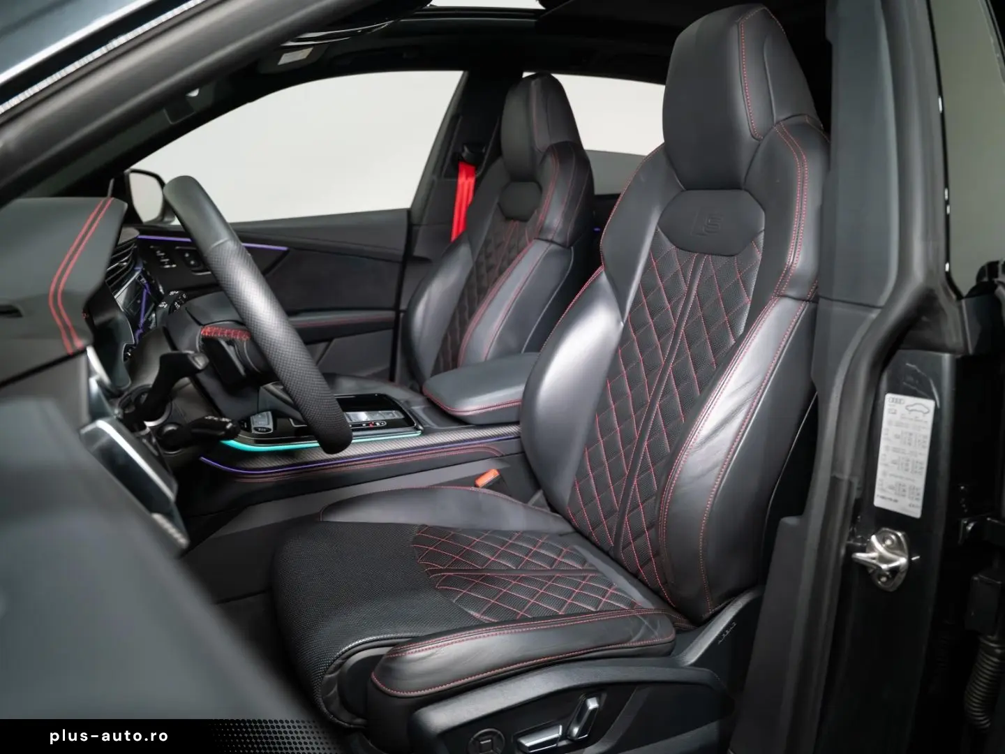 AUDI SQ8 EXCLUSIVE BLACK PANO AHK MATRIX HUD 3D B&O 2