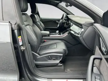 AUDI SQ8 4.0TFSI Matrix B&O HuD Standheiz. AHK Alu22