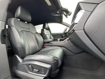 AUDI SQ8 4.0TFSI Matrix B&O HuD Standheiz. AHK Alu22