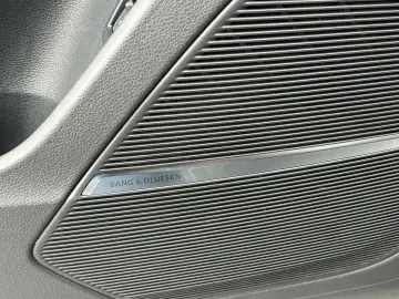 AUDI SQ8 4.0TFSI Matrix B&O HuD Standheiz. AHK Alu22