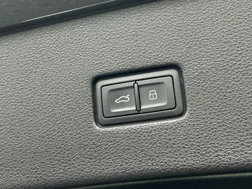 AUDI SQ8 4.0TFSI Matrix B&O HuD Standheiz. AHK Alu22