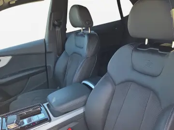 AUDI Q8 SUV 55 TFSI quattro S line AHK Tour HD Matrix