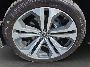 AUDI Q8 SUV 55 TFSI quattro S line AHK Tour HD Matrix