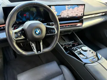 BMW 550e xDrive M Sport Pro DA PA-Prof B&W Pano 21