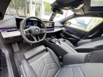 BMW 520d Tou M Sport Pro AHK PANO h&k Autobahnas 360