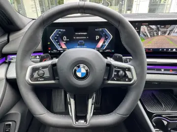 BMW 520d Tou M Sport Pro AHK PANO h&k Autobahnas 360