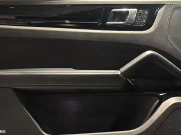 PORSCHE Cayenne E-Hybrid Platinum Edition