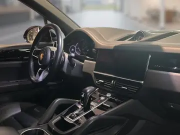 PORSCHE Cayenne E-Hybrid Platinum Edition