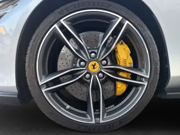 FERRARI Roma 1.Hd Dt.Auto LED Lenkrad Beifahrer Display