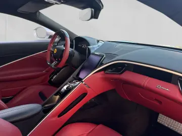 FERRARI Roma 1.Hd Dt.Auto LED Lenkrad Beifahrer Display