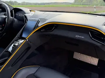FERRARI Roma 3.9 T V8 DCT - GIALLO TRIPLO STRATO