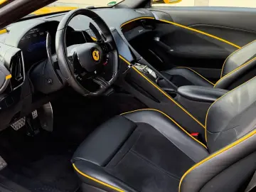 FERRARI Roma 3.9 T V8 DCT - GIALLO TRIPLO STRATO