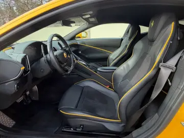 FERRARI Roma 3.9 T V8 DCT - GIALLO TRIPLO STRATO