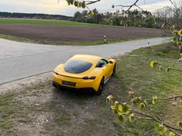 FERRARI Roma 3.9 T V8 DCT - GIALLO TRIPLO STRATO