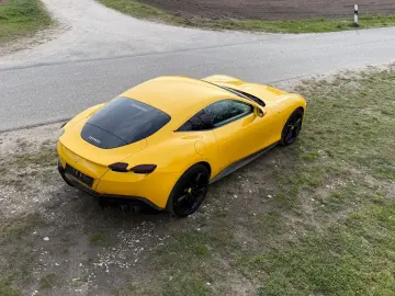 FERRARI Roma 3.9 T V8 DCT - GIALLO TRIPLO STRATO