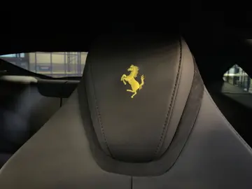 FERRARI Roma 3.9 T V8 DCT - Grigio Medio   Pass. Display