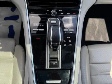 PORSCHE Panamera 4 E-Hybrid PHEV Platinum Edition Aut...