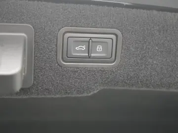 Audi A8 e-hybrid S line PANO 360  MATRIX