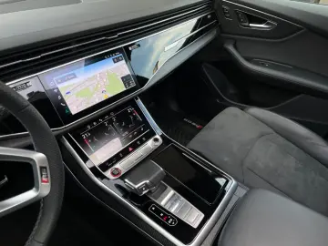 AUDI RSQ8 quattro MATRIX PANO OPTIK MEMORY RS-ABGAS