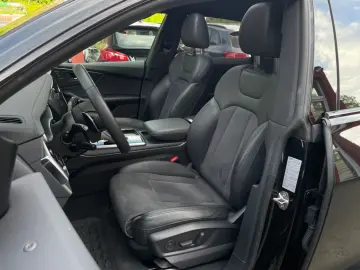 AUDI RSQ8 quattro MATRIX PANO OPTIK MEMORY RS-ABGAS