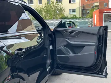 AUDI RSQ8 quattro MATRIX PANO OPTIK MEMORY RS-ABGAS