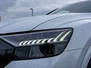 AUDI RS Q8 4.0 TFSI quattro Keramik Dyn  Vmax B&O ACC
