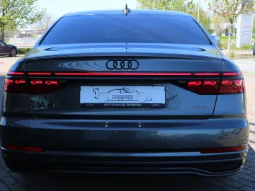 Audi A8 60 TFSI V8 S line Exclusive
