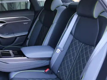 Audi A8 60 TFSI V8 S line Exclusive