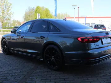 Audi A8 60 TFSI V8 S line Exclusive