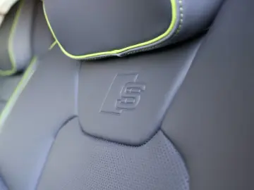 Audi A8 60 TFSI V8 S line Exclusive