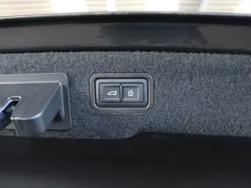 Audi A8 60 TFSI V8 S line Exclusive