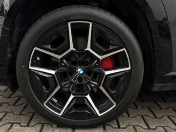 BMW XM AHK IconicGlow B&W LCProf SZH v h DrivAssProf