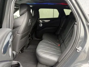 BMW XM AHK IconicGlow B&W LCProf SZH v h DrivAssProf