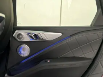 BMW XM AHK IconicGlow B&W LCProf SZH v h DrivAssProf
