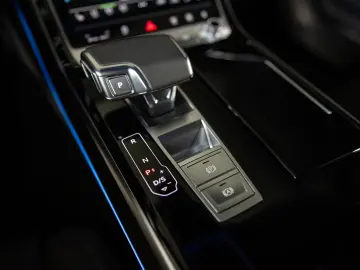 Audi A8 50 TDI quattro AHK PANO