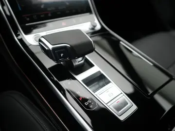 Audi A8 e-hybrid S line PANO 360  MATRIX