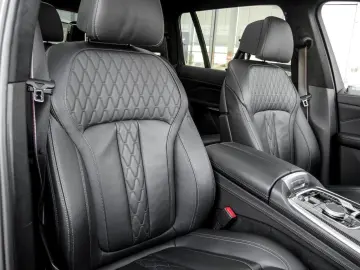 BMW X7 xDrive40d M SPORT PRO DA PA HuD H K PANO