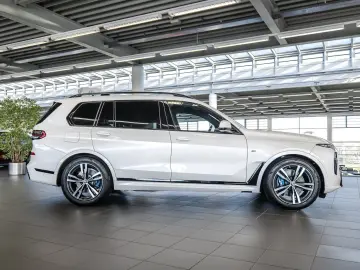 BMW X7 xDrive40d M Sport HUD PANO ACC 360 KAM RFK