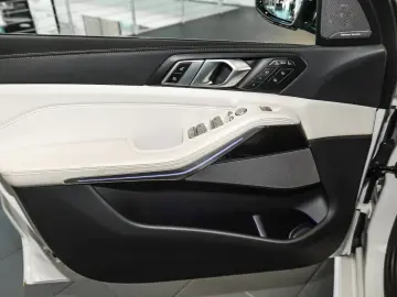 BMW X7 xDrive40d M Sport HUD PANO ACC 360 KAM RFK