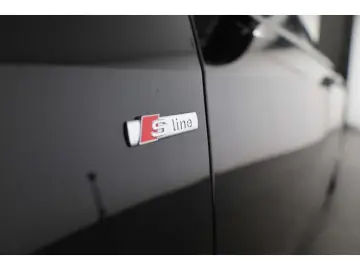 Audi A8 60 TFSI e quattro S line 20'