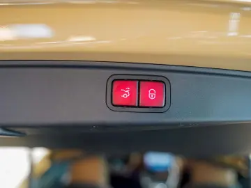MERCEDES-BENZ AMG GT 43 wüstensand savannenbeige MANUFAKTUR
