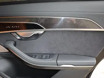 Audi A8 60 TFSIe lang exclusive 2xS-Line