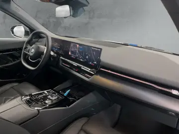 BMW 530 e xDRIVE TOURING